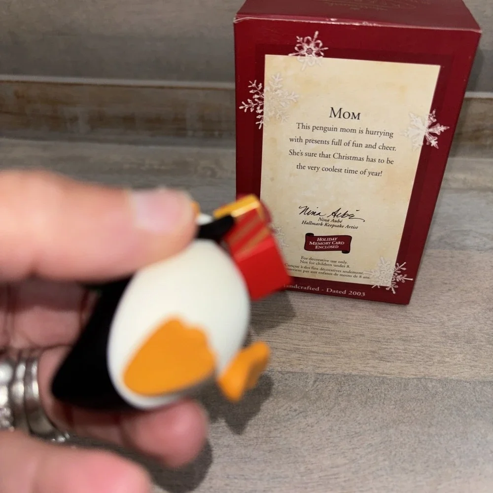 Hallmark‎ Ornament 2003 Mom Penguin Christmas Package Keepsake